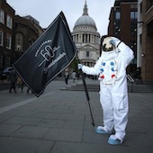 Omega празднует 60-летие Speedmaster в Лондоне