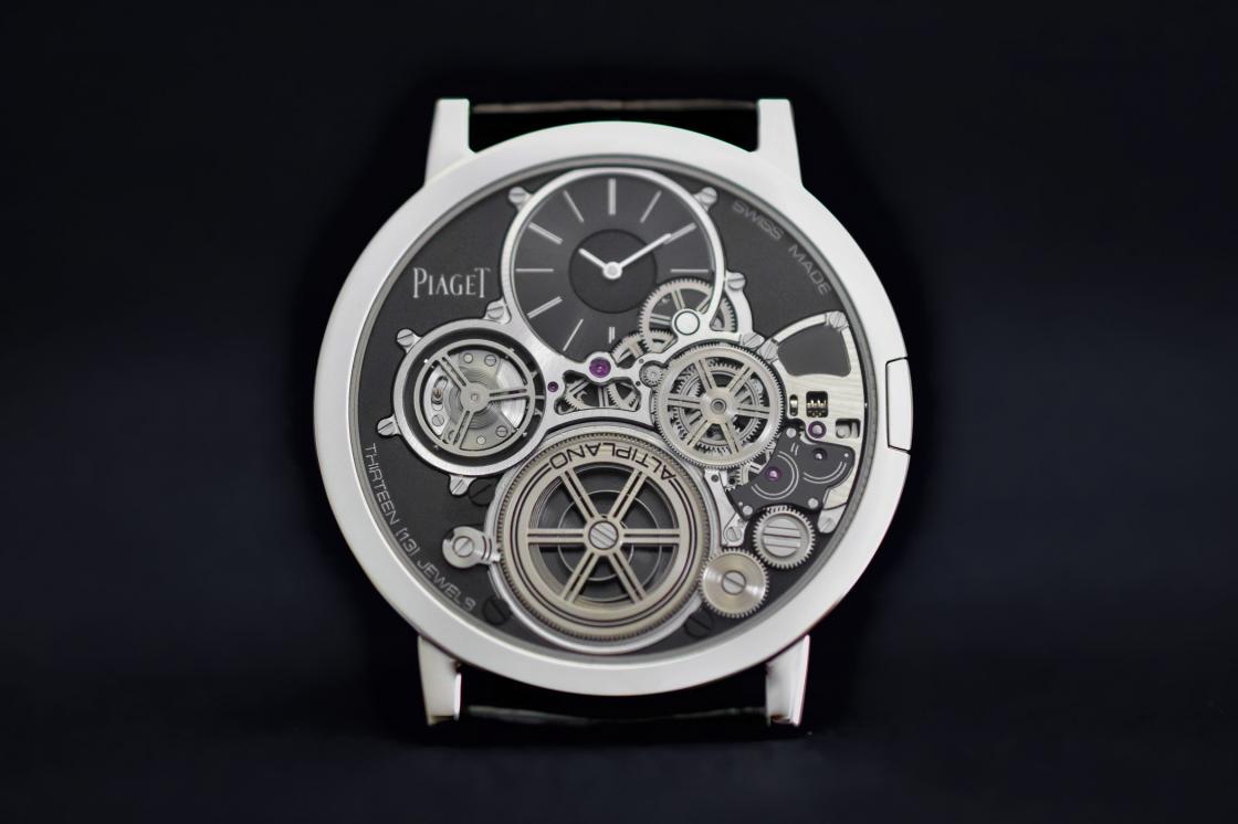 Piaget-Altiplano-Ultimate-Concept-thinnest-mechanical-watch-in-the-world-2mm-7.jpg
