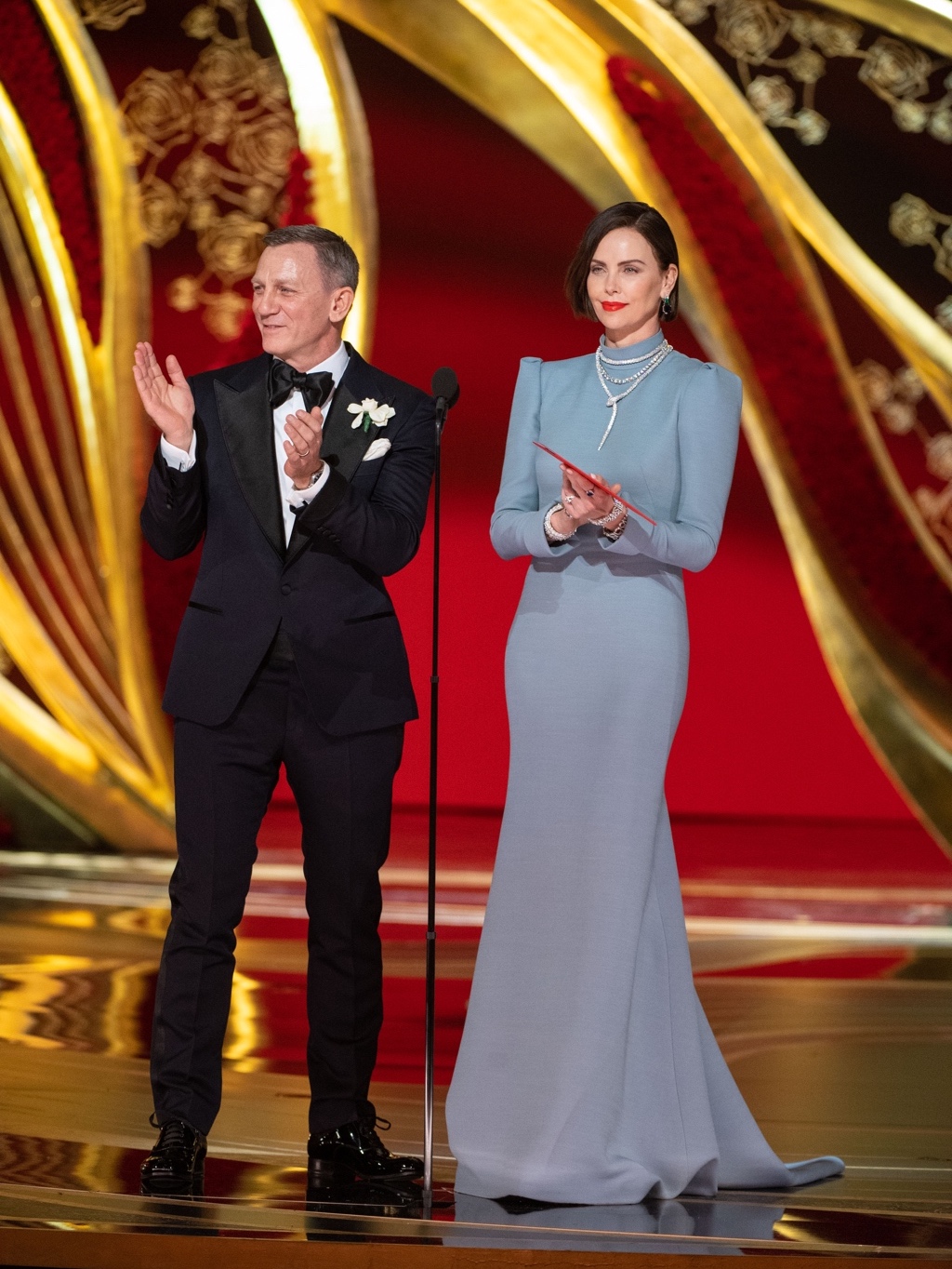 Daniel-Craig-Charlize-Theron-Oscars.jpg