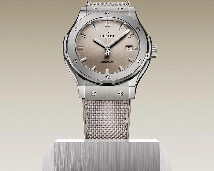 Так выглядит чистота: новинки Hublot Fusion Essential Taupe в монохромном стиле