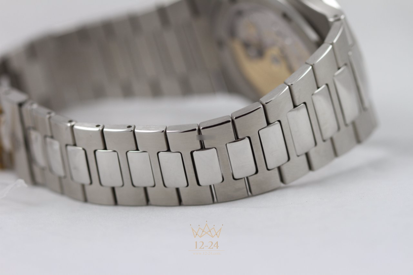 Patek Philippe Self-winding 5711/1A-011