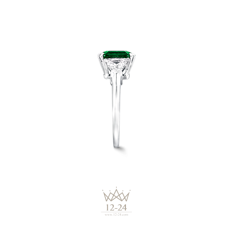 Graff Square Emerald Cut Ring Emerald GR13194