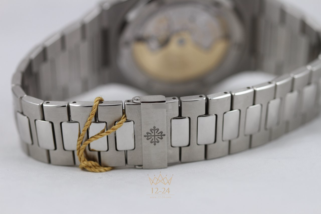 Patek Philippe Nautilus 7010-1R-011 Quartz for Sale | Luxury Watches NYC