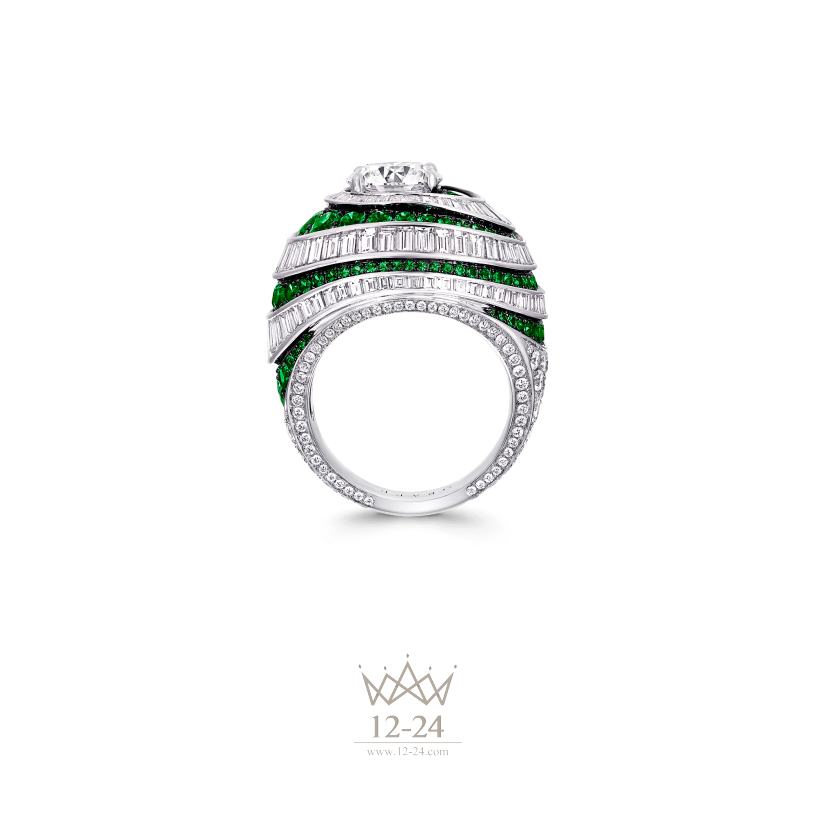 Graff Swirl Baguette Ring Emerald and Diamond RGR503