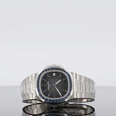 Часы Patek Philippe Blue Sapphire Bezel 5711/111P — дополнительная миниатюра 1